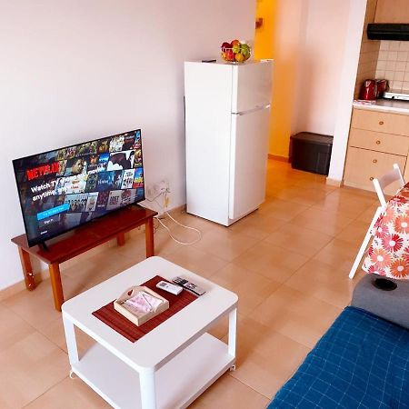 Beach Front Apartment Larnaca Exterior photo